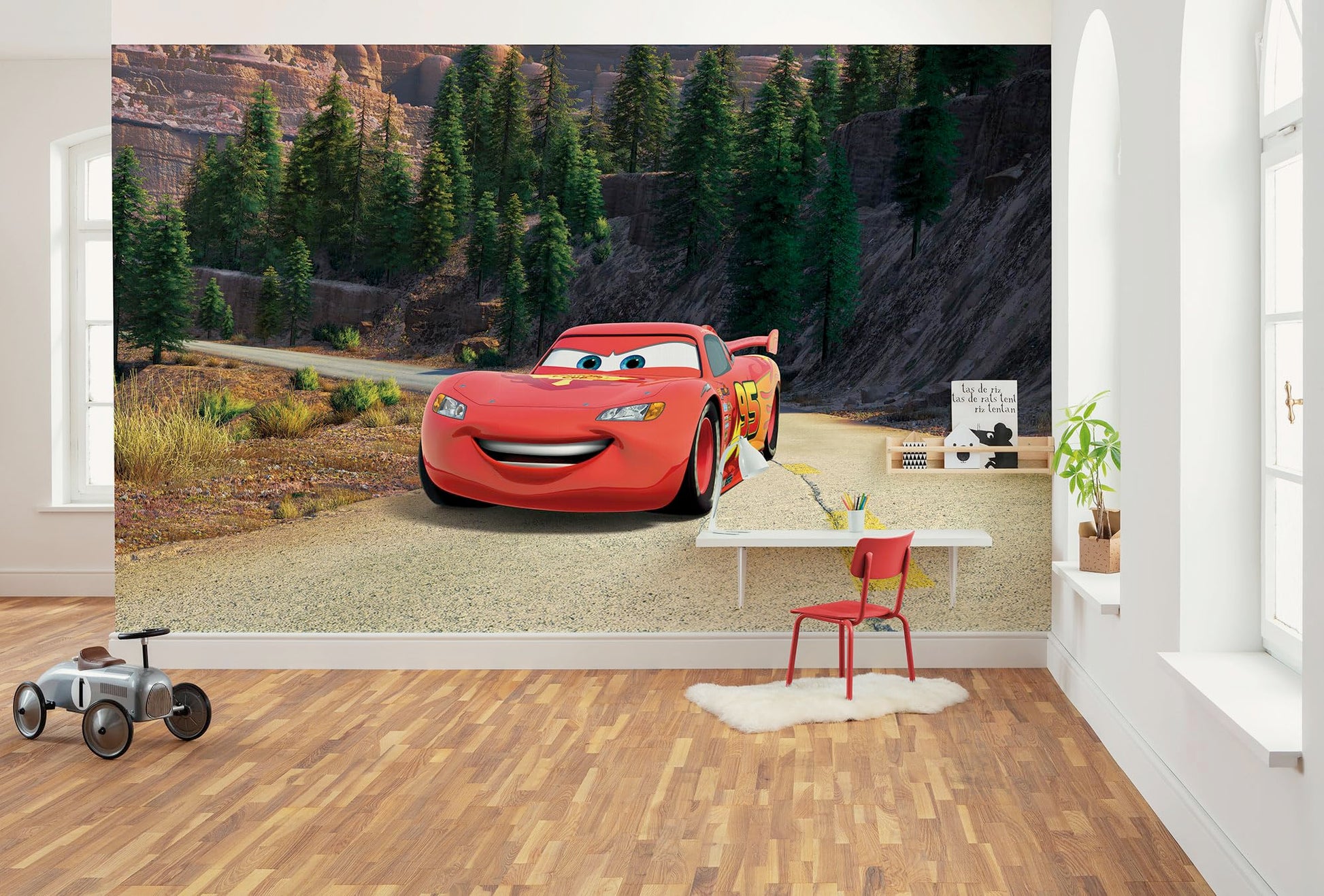 Komar Vlies Fototapete Disney Pixar Cars 400 x 250 cm im Kinderzimmer
